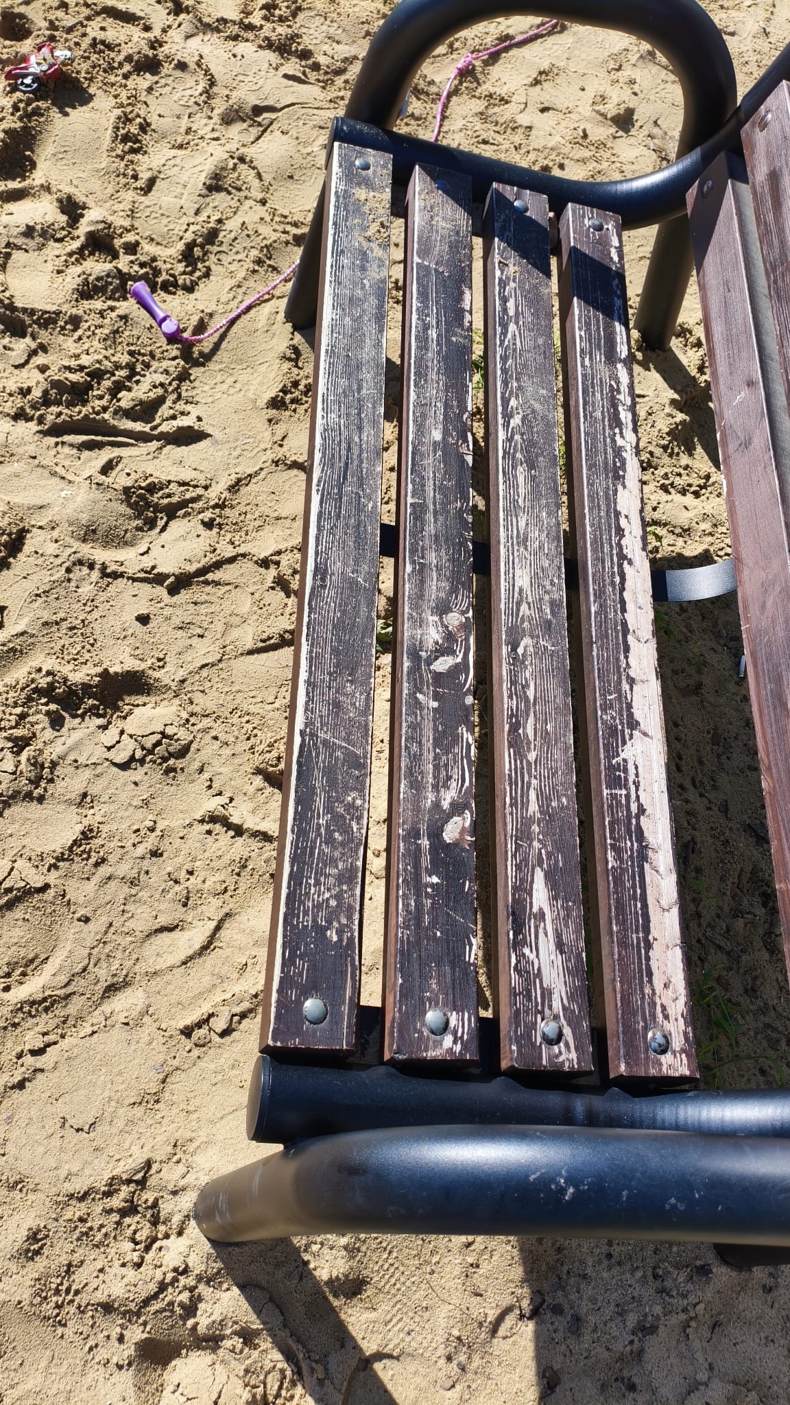 Read more about the article Poszukuję wykonawcy odmalowanie placu zabaw i ławek – Karczew